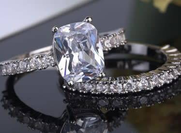 Absolutely Beautiful Wedding Engagement Ring Set