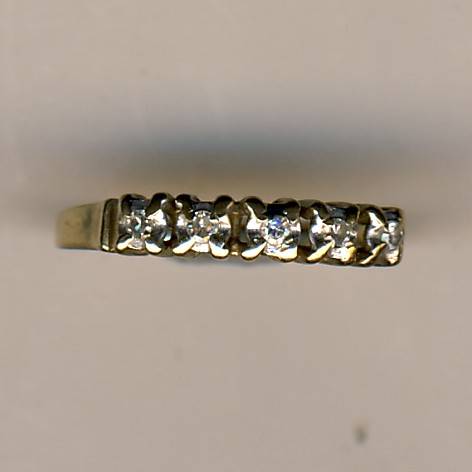 14 ct gold ring with 5 diamonds as per scan
