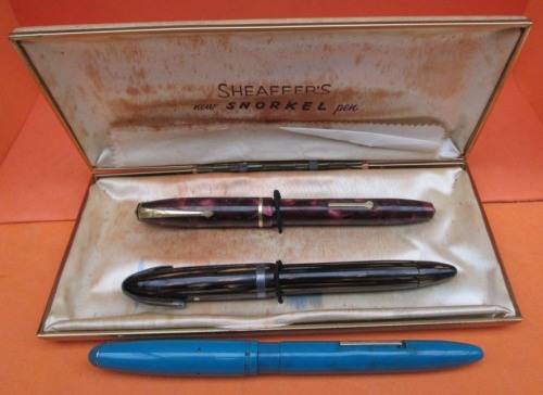 OLD SHEAFER'S CASE WITH 3 FOUNTAIN PENS