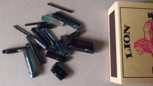 SEMI-PRECIOUS STONES - TOURMALINE CRYSTALS