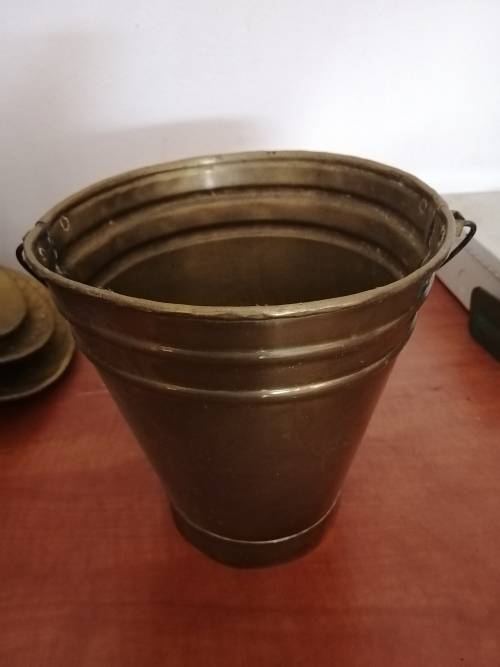 Brass bucketplant