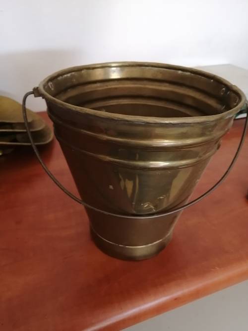 Brass bucketplant