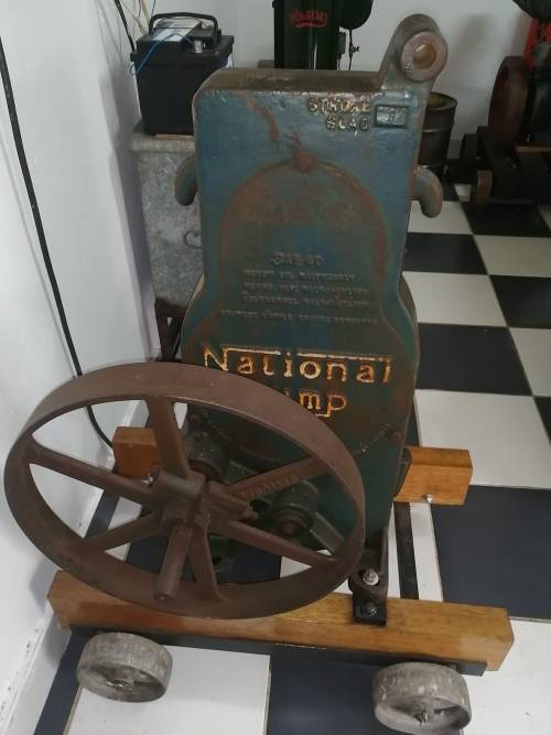 National pump power head complete with pump and display trolley