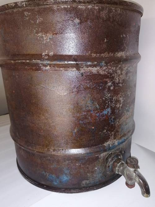 Very old heavy drum with tap +/- 30 lt