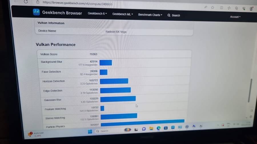 Gigabyte Radeon RX VEGA 56 GAMING OC 8G Graphics card - 8GB