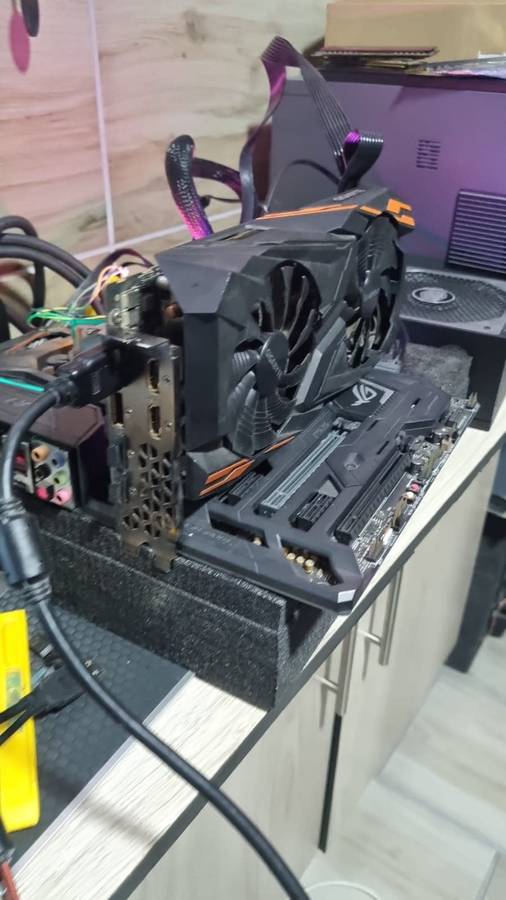 Gigabyte Radeon RX VEGA 56 GAMING OC 8G Graphics card - 8GB