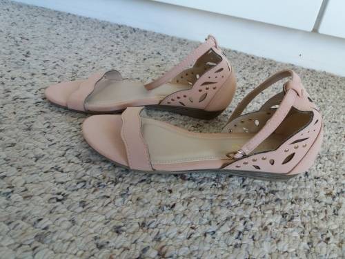 PALE PINK SANDALS