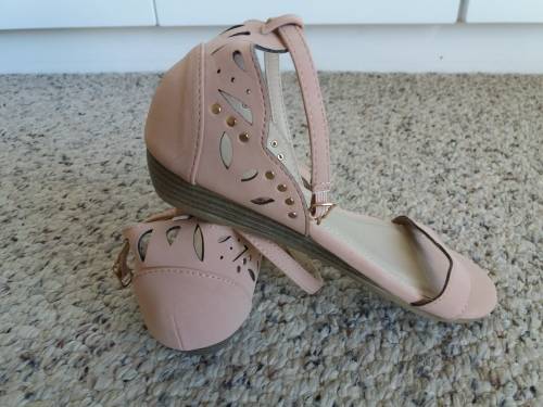 PALE PINK SANDALS