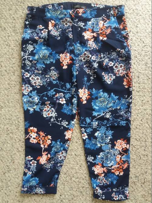 FLORAL NAVY PANTS