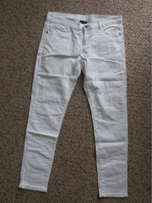 WHITE JEANS
