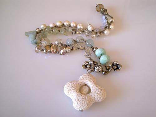 PEARL AND SEMI-PRECIOUS STONE CROCHET NECKLACE