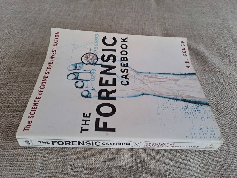 The Forensic Casebook: The Science of Crime Scene Investigation - N.E. Genge