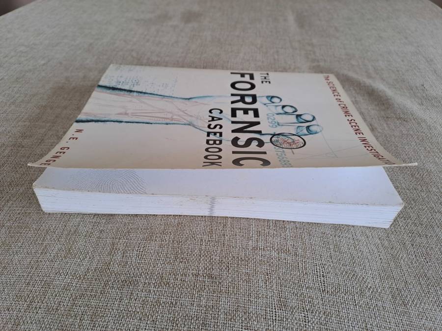The Forensic Casebook: The Science of Crime Scene Investigation - N.E. Genge