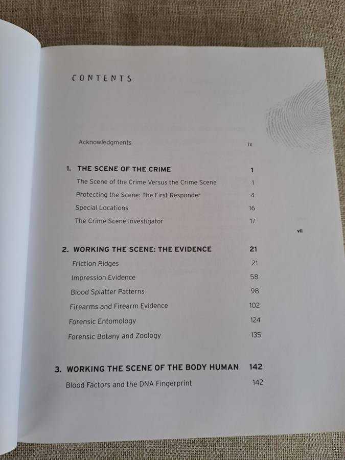 The Forensic Casebook: The Science of Crime Scene Investigation - N.E. Genge