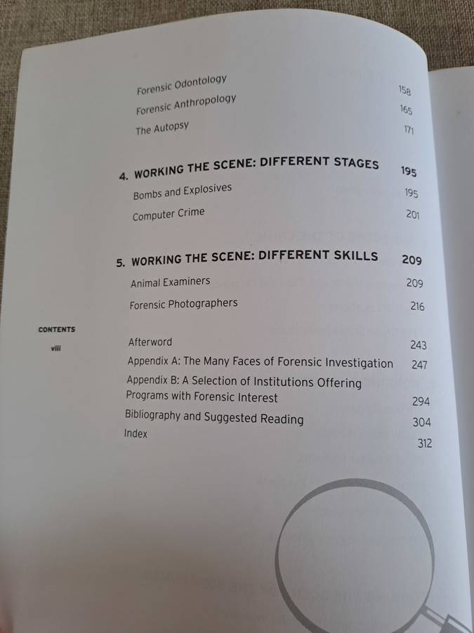 The Forensic Casebook: The Science of Crime Scene Investigation - N.E. Genge