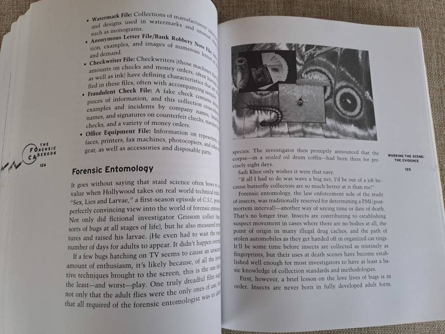 The Forensic Casebook: The Science of Crime Scene Investigation - N.E. Genge