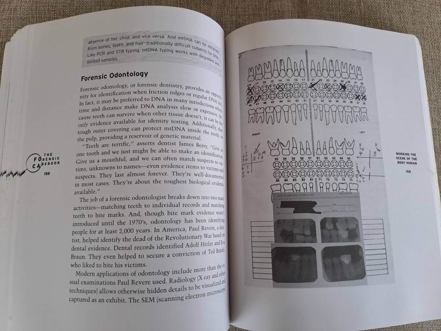 The Forensic Casebook: The Science of Crime Scene Investigation - N.E. Genge