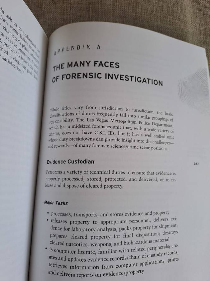 The Forensic Casebook: The Science of Crime Scene Investigation - N.E. Genge