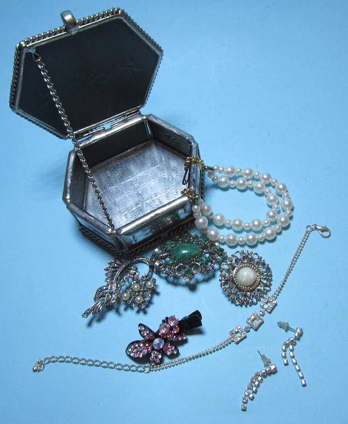 JEWELLERY BOX FULL OF GOODIES