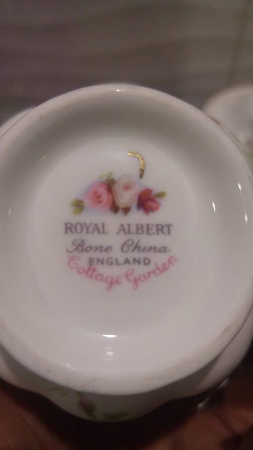 Royal Albert - Cottage Garden 22 piece tea set