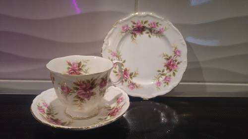 Royal Albert "Romance" Trio's