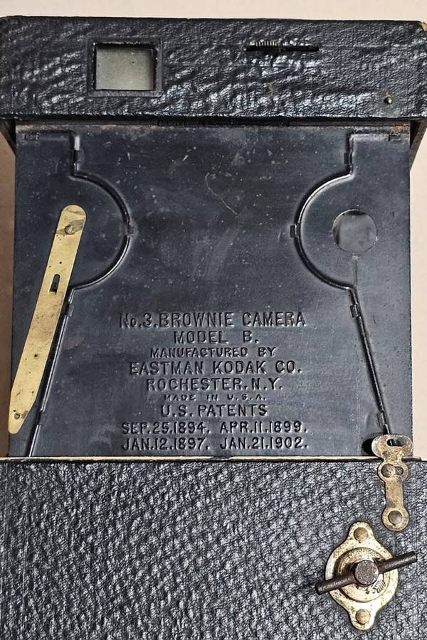 Vintage Kodak No. 3 BROWNIE Model B - Box Camera - BEATIFUL RARE CONDITION