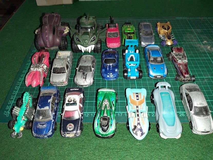 Hotwheels and mix lot