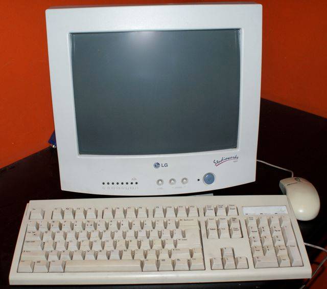 14" CRT monitor - LG Studioworks