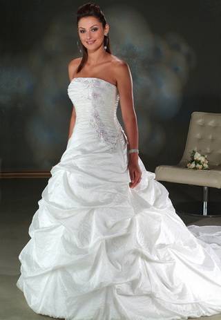 LAST DAY @ THIS PRICE!!  Wedding Dress (Free Veil or Tiara)  - **Free Delivery to your door