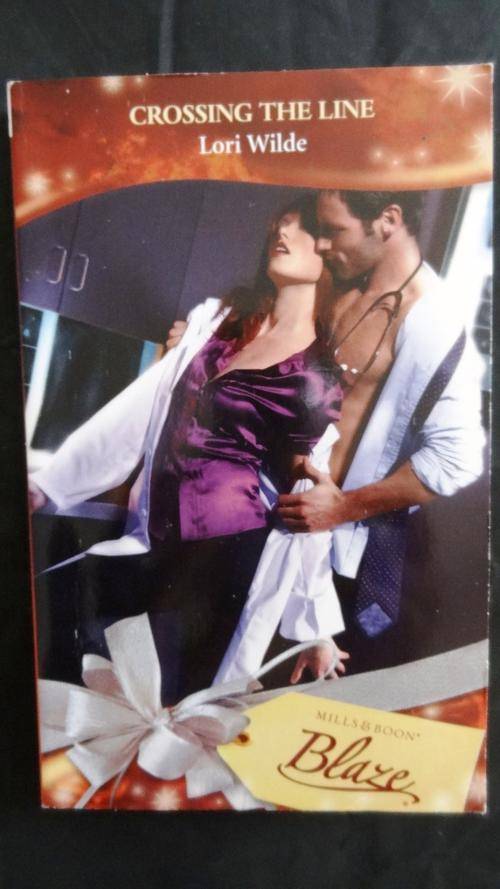 Mills & Boon Blaze: Crossing The Line - Lori Wilde