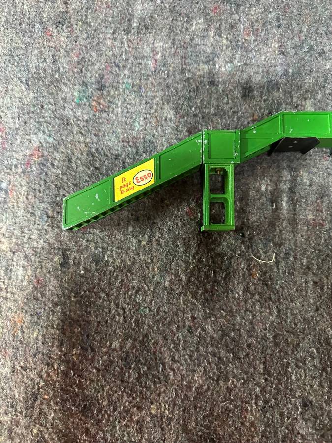 MODEL TRAIN FOOTBRIDGE