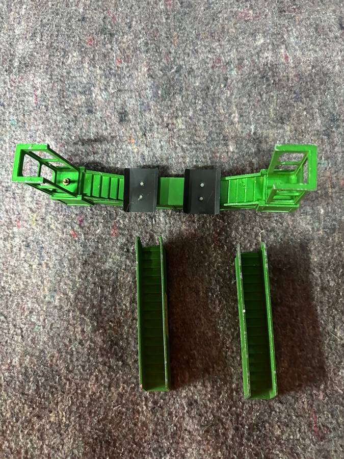 MODEL TRAIN FOOTBRIDGE