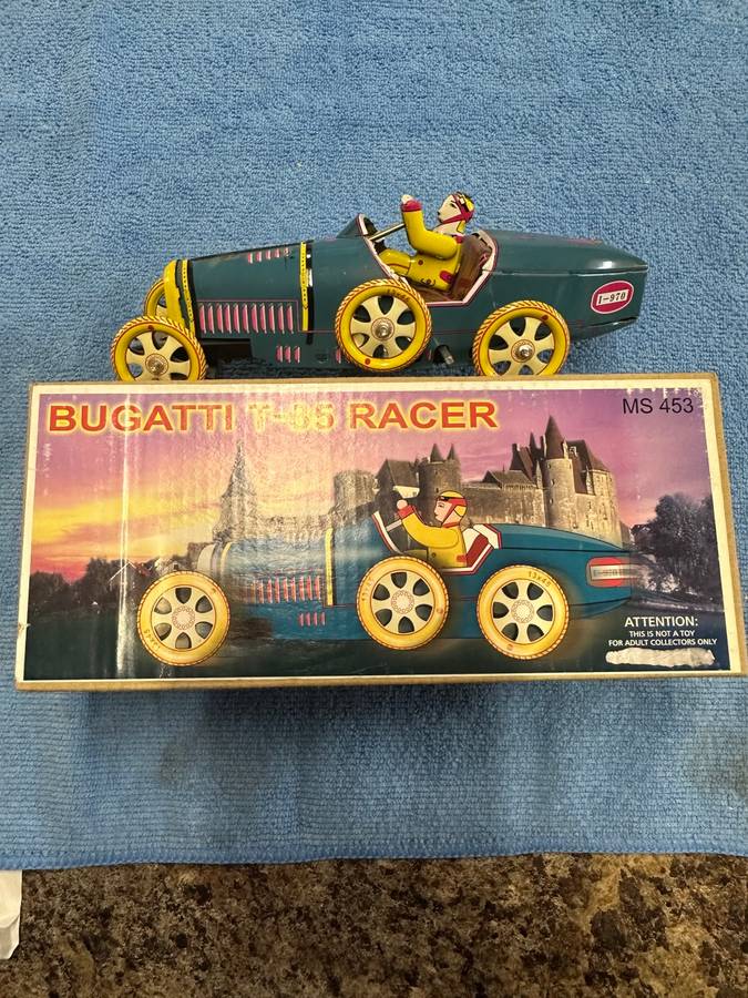 WIND-UP RACING CAR