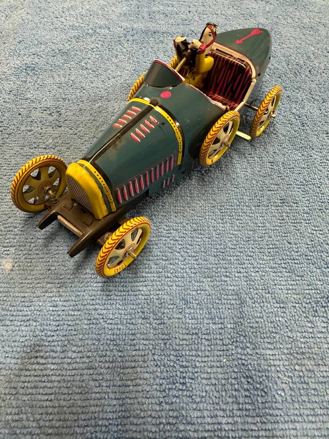 WIND-UP RACING CAR