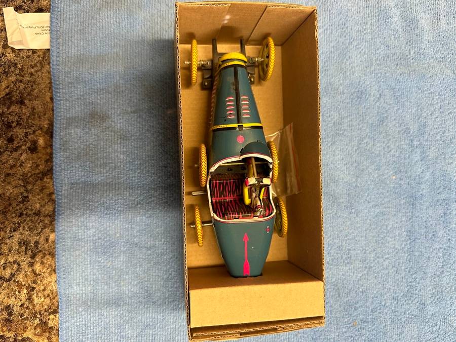 WIND-UP RACING CAR
