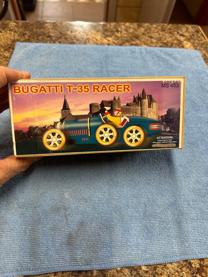 WIND-UP RACING CAR