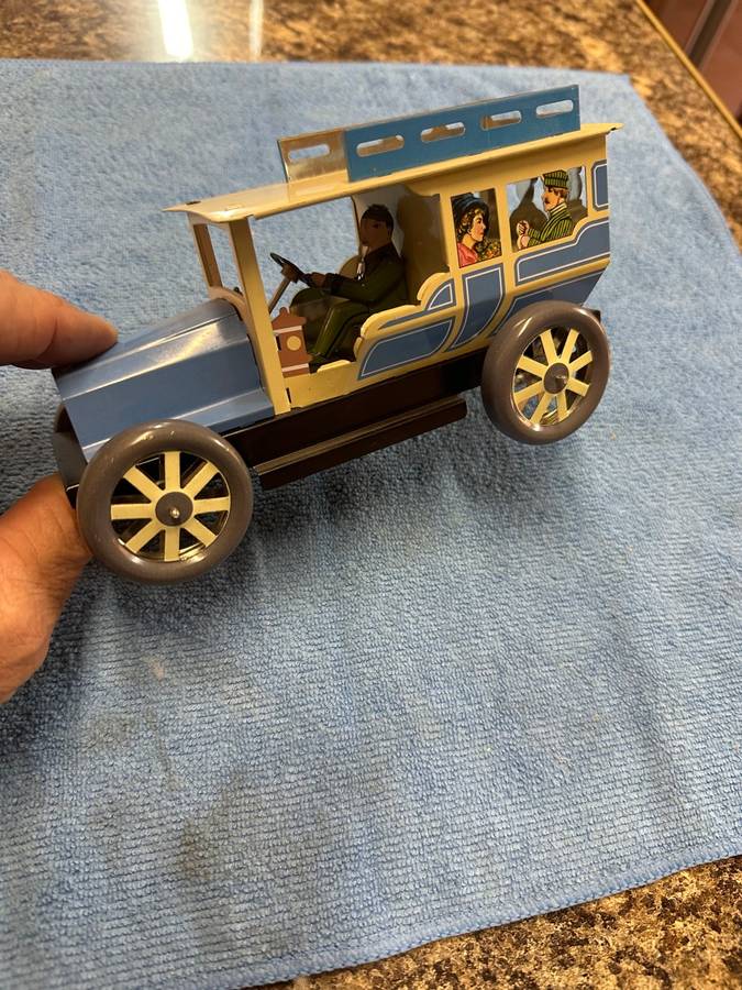 CLOCKWORK LIMOUSINE