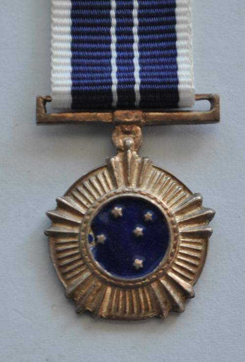 SADF SOUTHERN CROSS MEDAL 1975 - MINIATURE