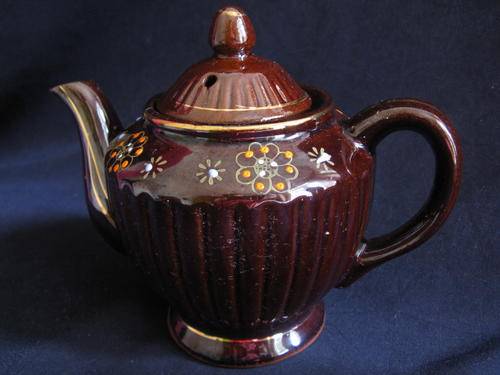 Vintage hand decorated Japanese teapot!