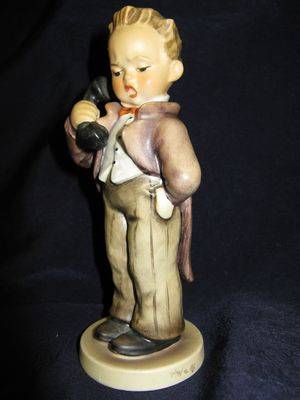 1960 -1972 HUMMEL FIGURINE 'Hello' #HUM124/0