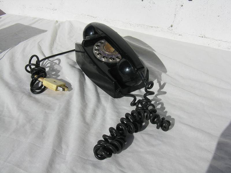 VINTAGE TELEPHONE. L 19.5cm. P&P=R40.