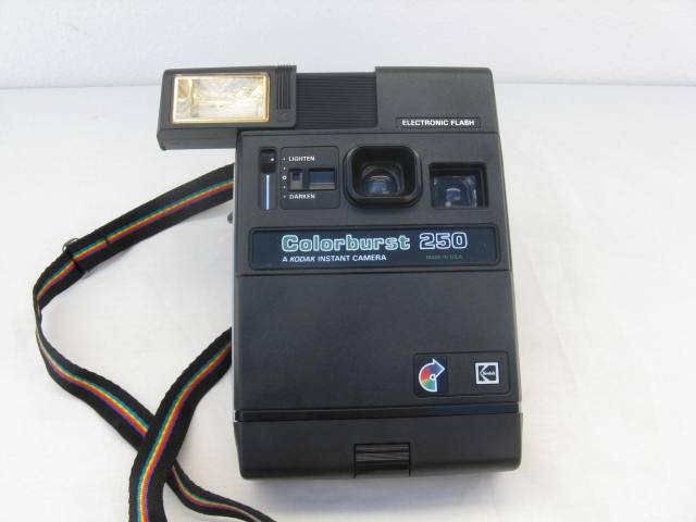 COLORBURST 250 WITH WORKING ELECTRONIC FLASH. L 20.5cm x 13.5cm. P&P=R33. (CR38)