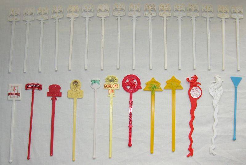 MIXERS COMBO. 28 UNITS. 16 BACARDI & 12 OTHER. L = +/- 16.5cm.