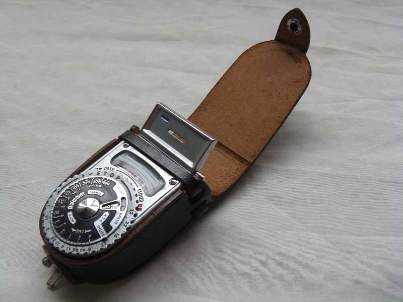 MADE IN JAPAN WORKING SEKONIC LIGHT METER. L 7cm x W 4cm.