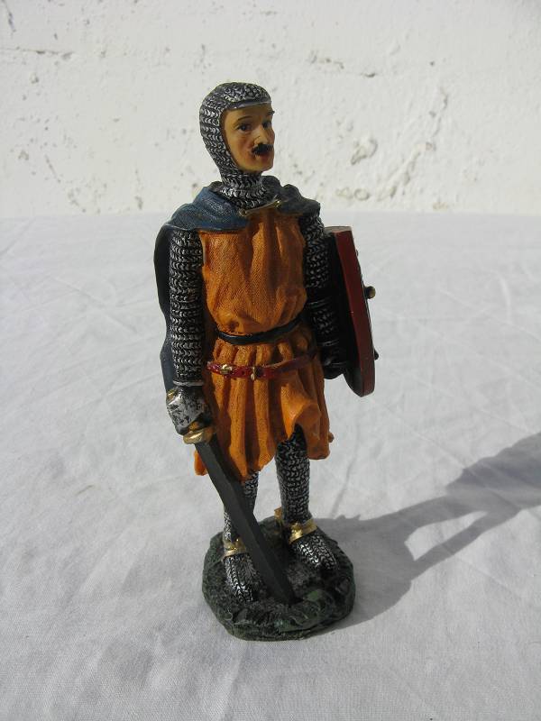 MEDI-EVIL KNIGHT WITH SWORD & SHIELD. H 15.5cm.