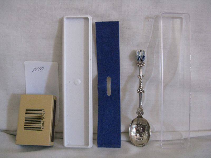 HOLLAND "STYLE" SOUVENIR SPOON.