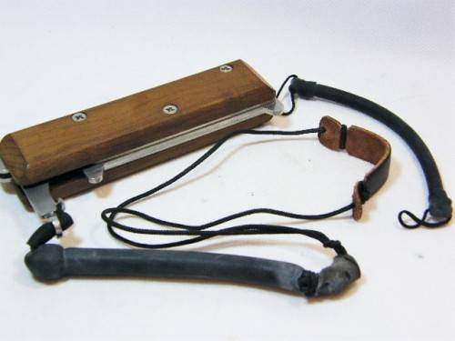 Slingcat slingshot with teak wood grip & extra elastic