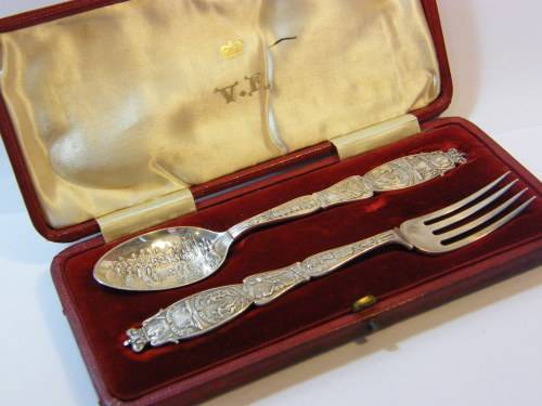 1837-1897 Queen Victoria 50 year reign hallmarked silver fork & spoon set in original case
