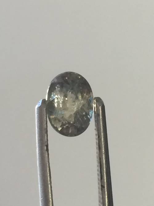 Green oval Sapphire with flaws - 1.42ct