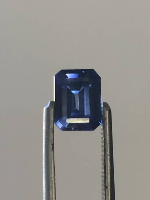 Blue rectangular Sapphire with crack inclusion - 1.56ct
